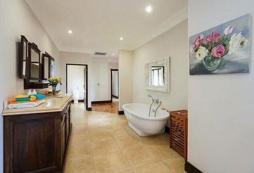 펜션 Dolphins Guest House Umhlanga