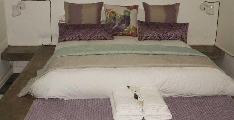 بنسيون Herberg Guest House & Coffee Shop