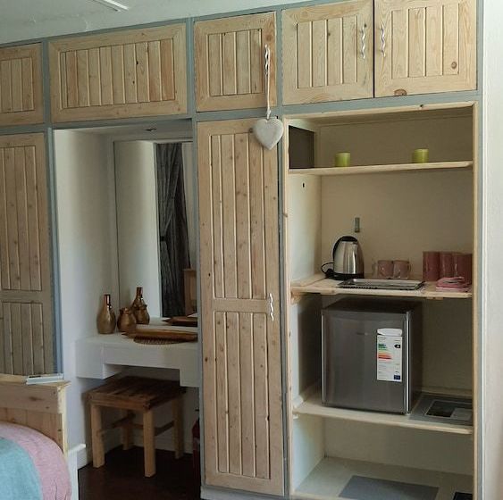 بنسيون Herberg Guest House & Coffee Shop