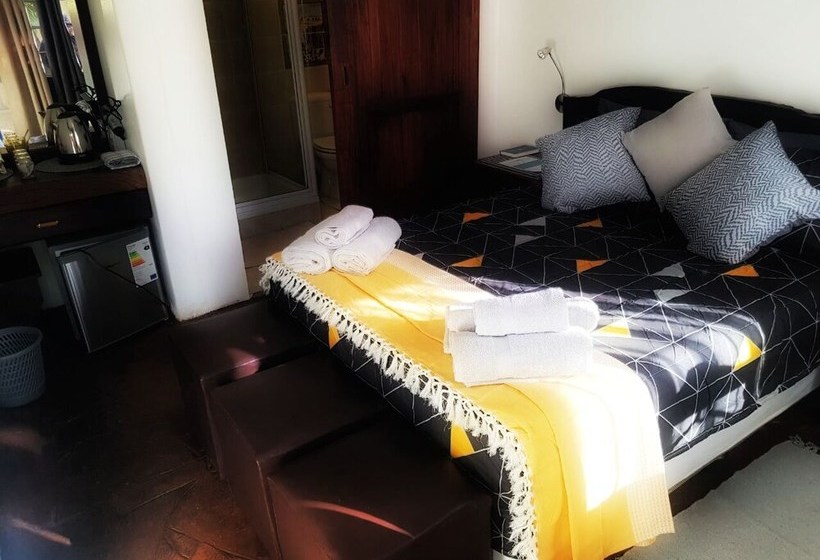 بنسيون Herberg Guest House & Coffee Shop