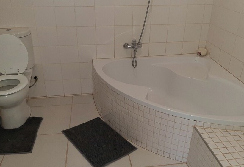 بنسيون Herberg Guest House & Coffee Shop