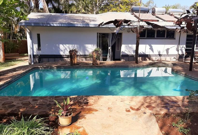 بنسيون Herberg Guest House & Coffee Shop