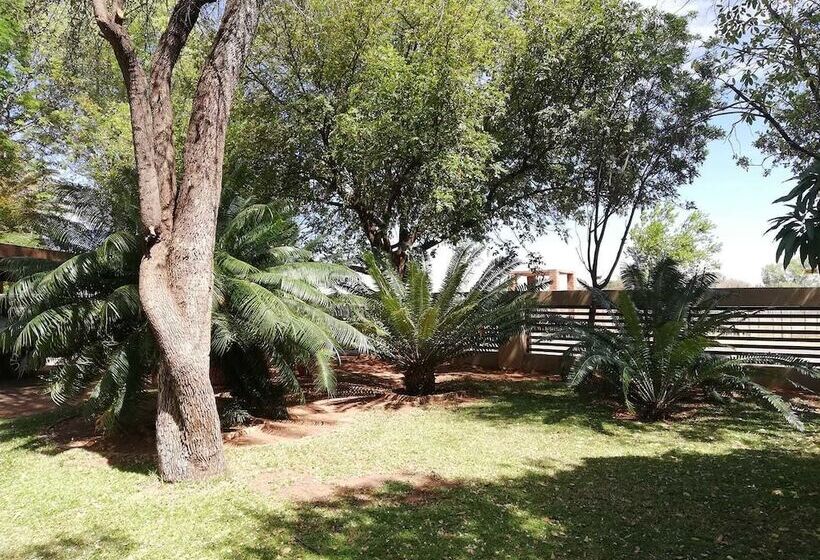 פנסיון La Lucia Guest House