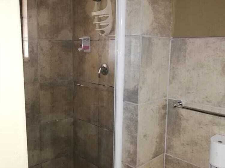 פנסיון La Lucia Guest House