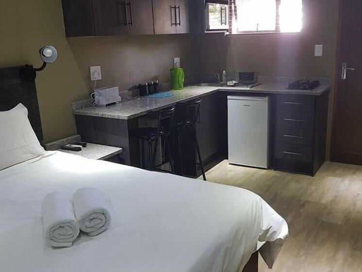 פנסיון La Lucia Guest House