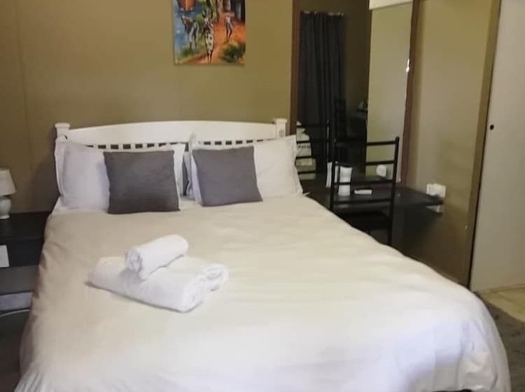 פנסיון La Lucia Guest House