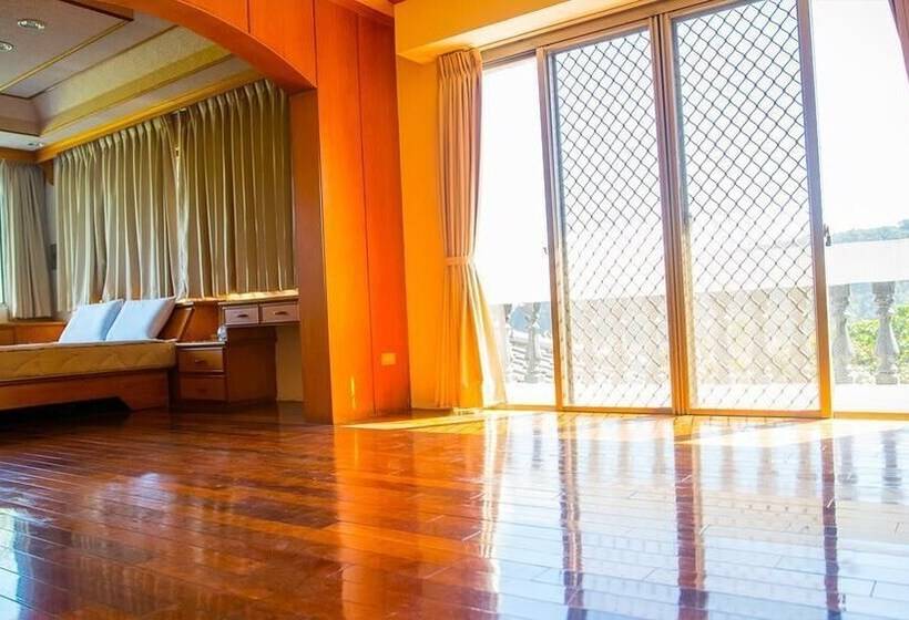 پانسیون Pine Garden Family Villa