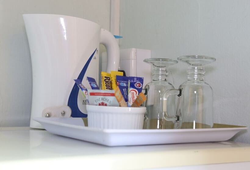 ペンション Roba Monakedi Guest Lodge