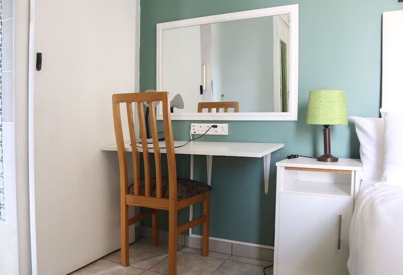 ペンション Roba Monakedi Guest Lodge