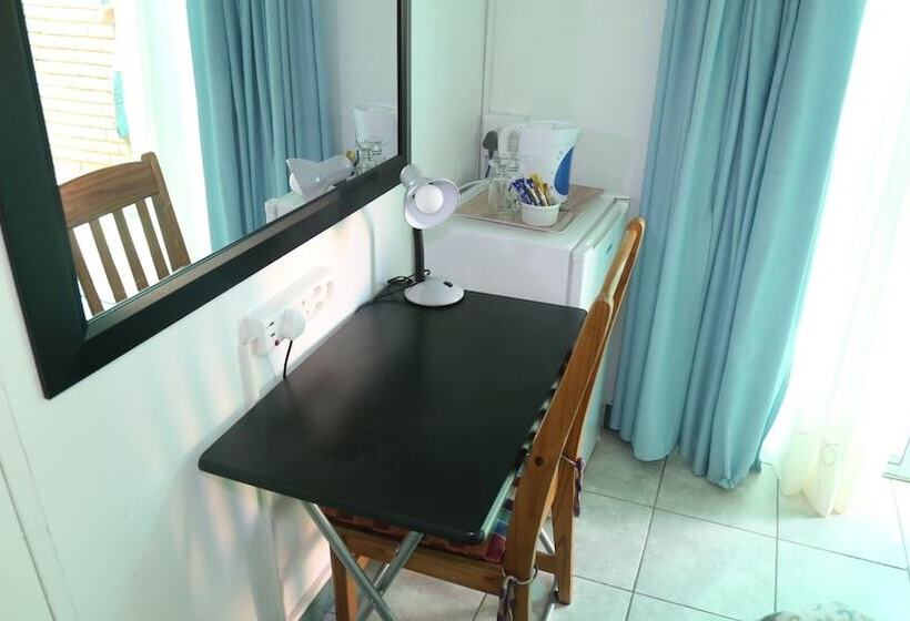 ペンション Roba Monakedi Guest Lodge