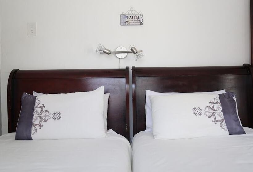 ペンション Roba Monakedi Guest Lodge