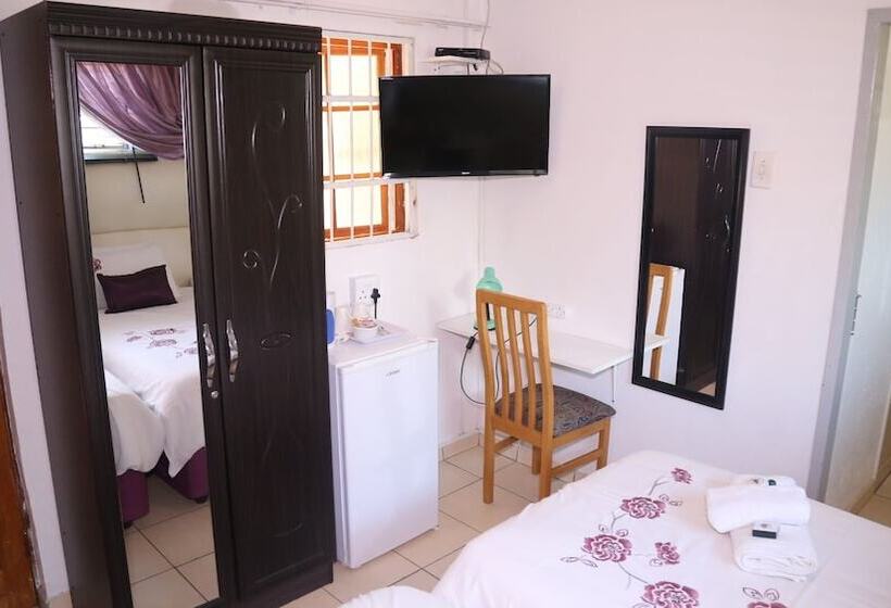 ペンション Roba Monakedi Guest Lodge