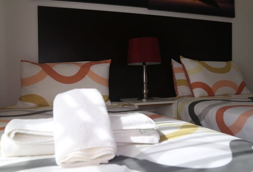 ペンション Roba Monakedi Guest Lodge