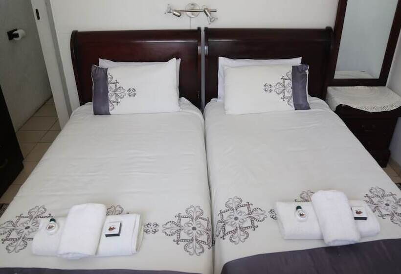 ペンション Roba Monakedi Guest Lodge