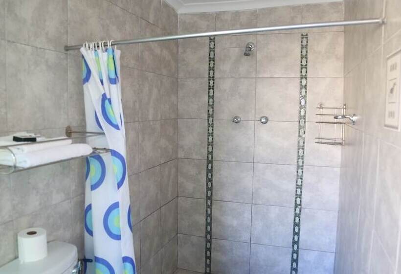 ペンション Roba Monakedi Guest Lodge