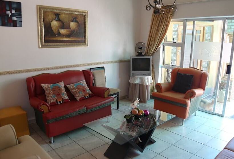 ペンション Roba Monakedi Guest Lodge