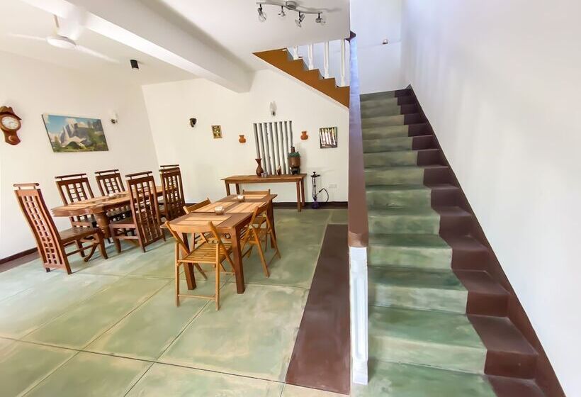 פנסיון Westeros House