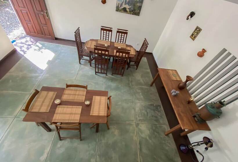 פנסיון Westeros House