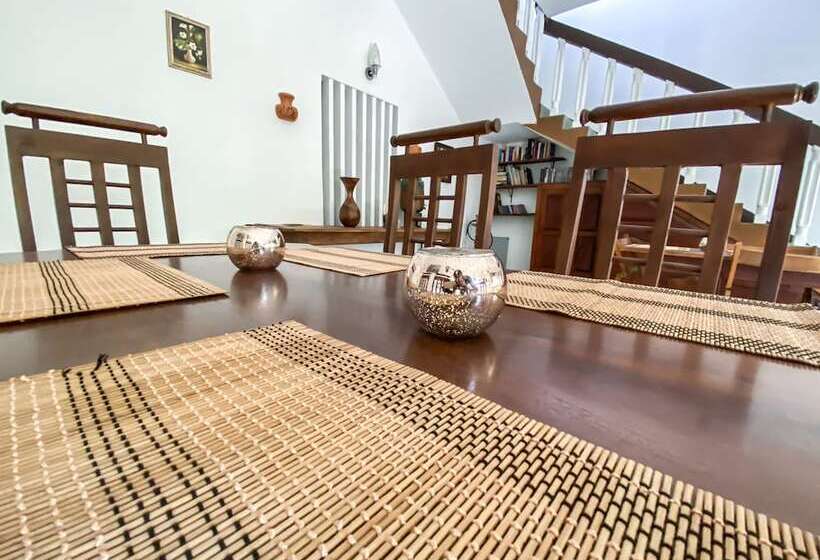 פנסיון Westeros House