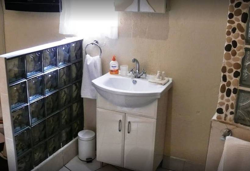 Пансион Whara Whara Guest House