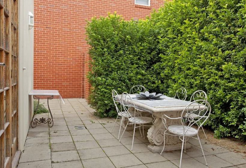 Rose Cottage   Historic Luxury