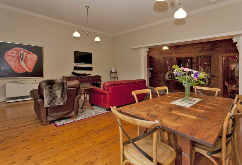 Rose Cottage   Historic Luxury