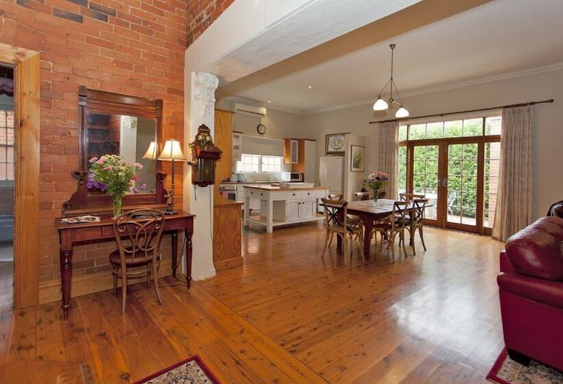 Rose Cottage   Historic Luxury