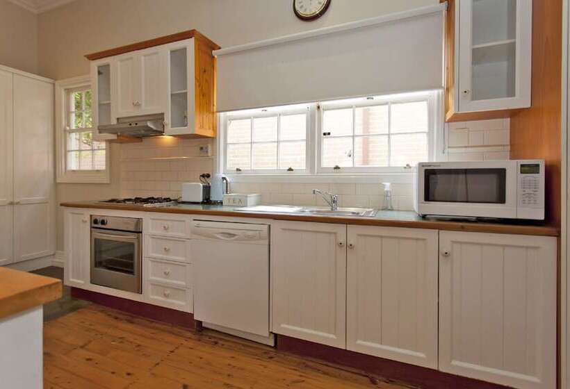 Rose Cottage   Historic Luxury