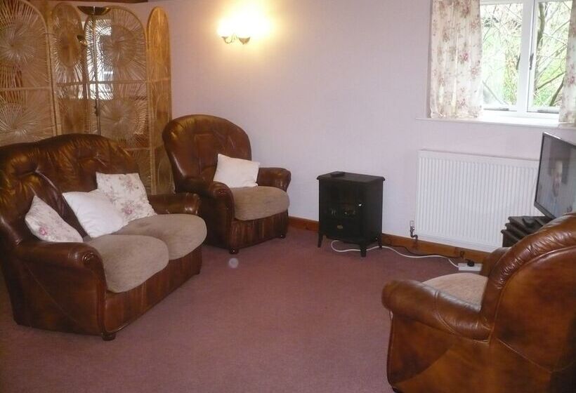 Garden Cottage & Granary