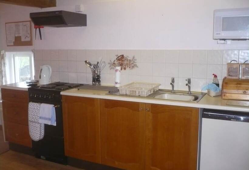 Garden Cottage & Granary