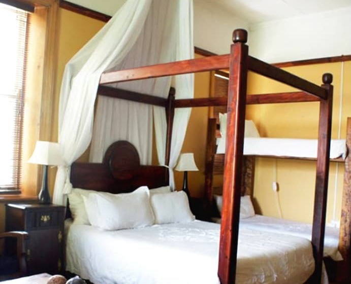 Пансион Shady Pines Guest House