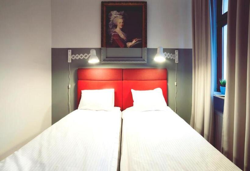 פנסיון Tcz Mokra