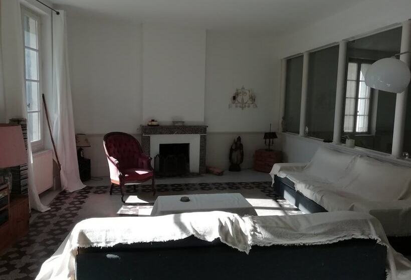 ベッドアンドブレックファースト Les Colonnades