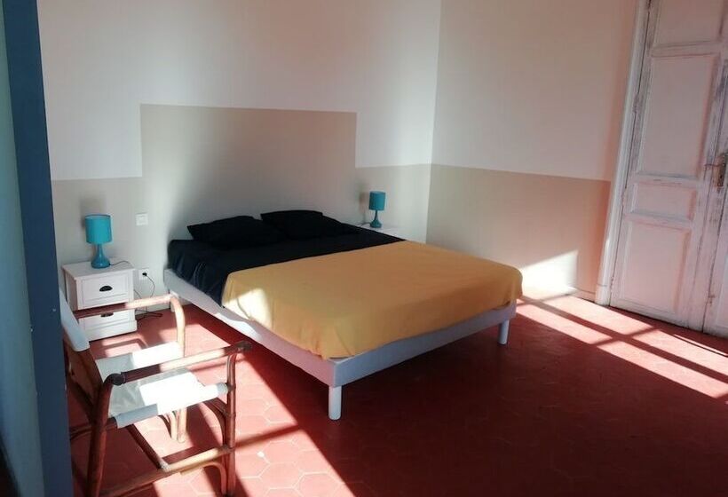 ベッドアンドブレックファースト Les Colonnades