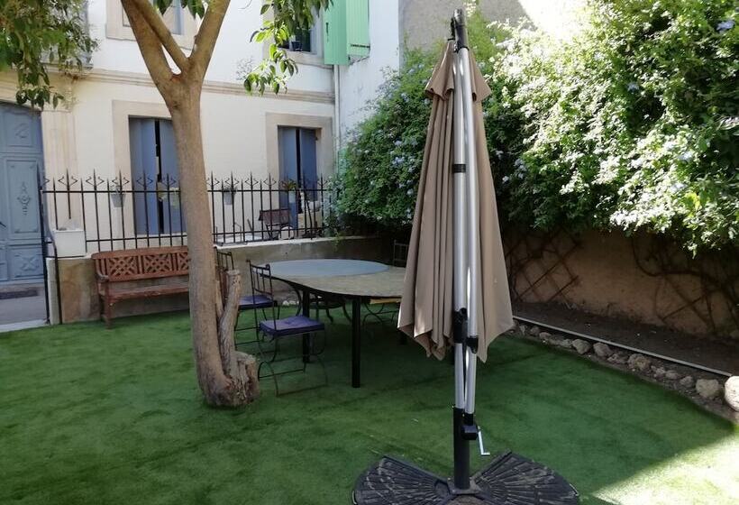 ベッドアンドブレックファースト Les Colonnades