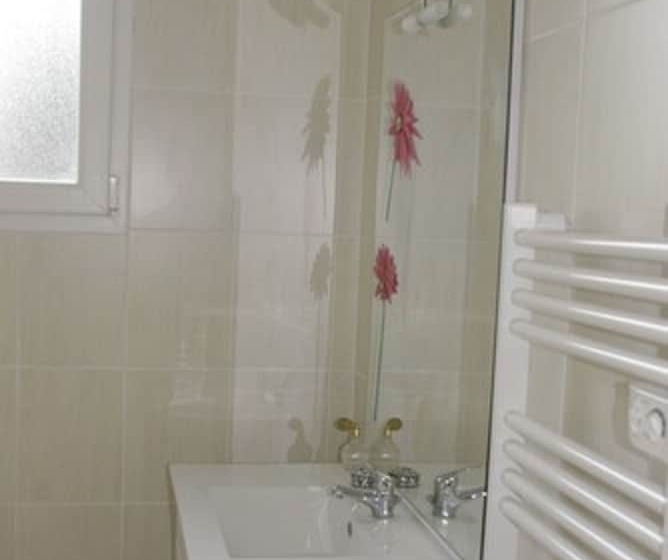 مبيت وإفطار Les Petits Déjeuners De Flo