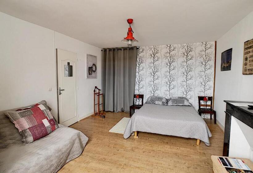 Bed and Breakfast Maison De Ville Au Pied De La Montagne Noire