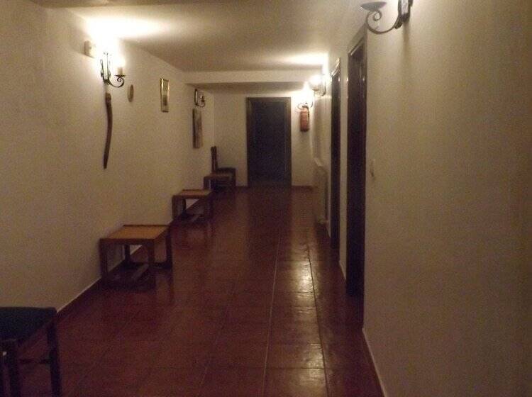 فندق فئة نجمة واحدة La Barbacana