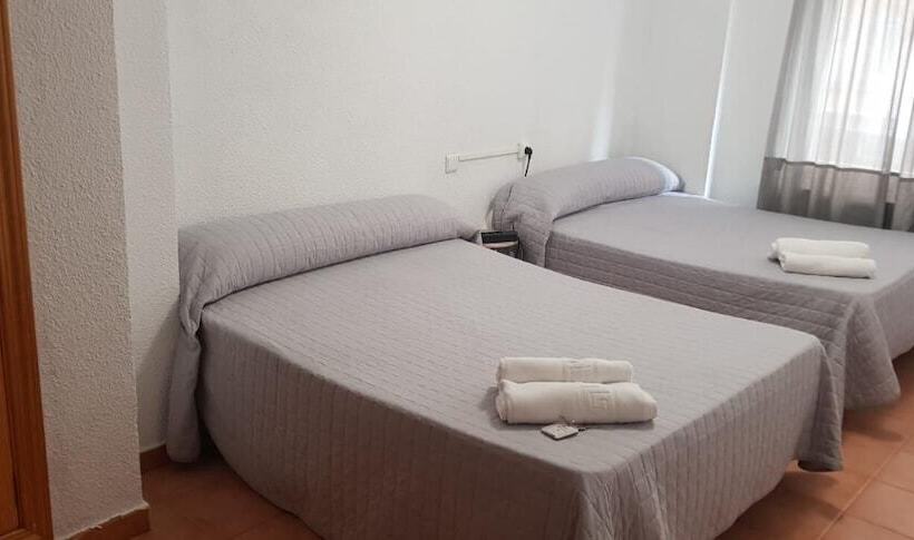 مسافرخانه Plaza De Espana