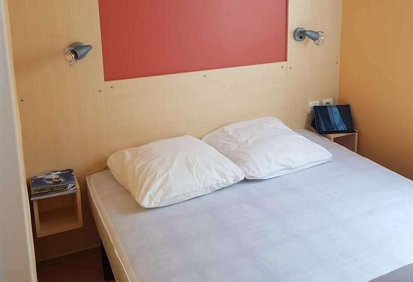 ホテル Tonneau Herbergement Insolite Au Camping Des Nieres