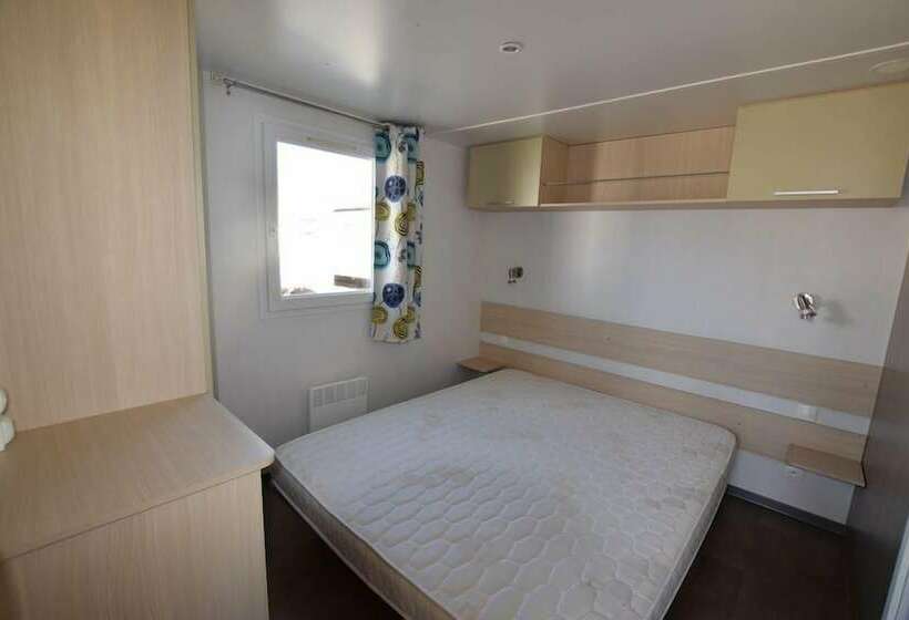 ホテル Tonneau Herbergement Insolite Au Camping Des Nieres