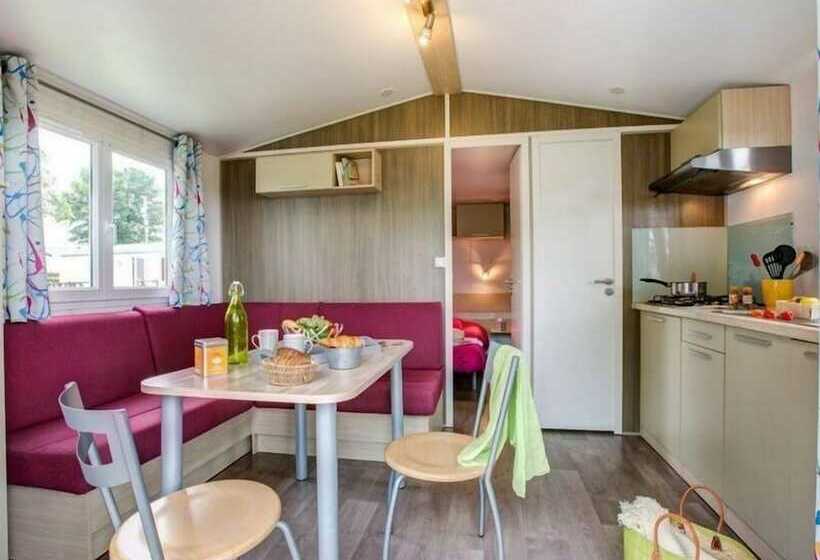 ホテル Tonneau Herbergement Insolite Au Camping Des Nieres