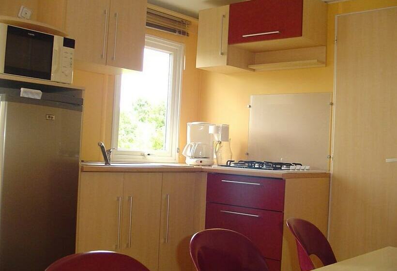 ホテル Tonneau Herbergement Insolite Au Camping Des Nieres