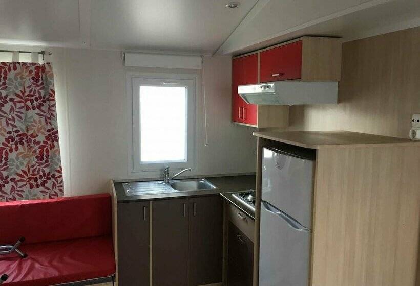 ホテル Tonneau Herbergement Insolite Au Camping Des Nieres