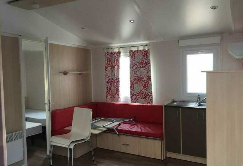 ホテル Tonneau Herbergement Insolite Au Camping Des Nieres