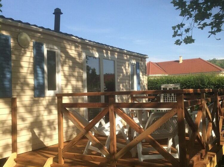 ホテル Tonneau Herbergement Insolite Au Camping Des Nieres