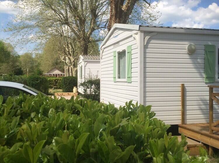 ホテル Tonneau Herbergement Insolite Au Camping Des Nieres