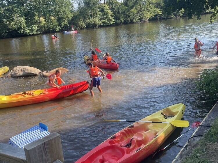 ホテル Tonneau Herbergement Insolite Au Camping Des Nieres