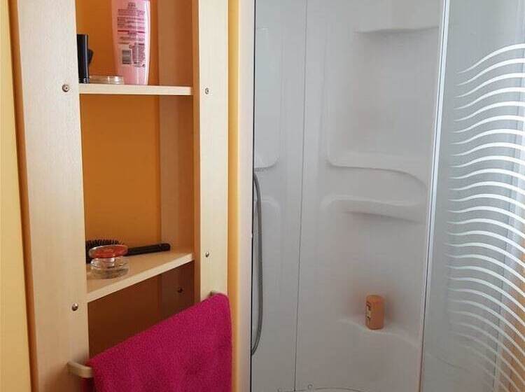 ホテル Tonneau Herbergement Insolite Au Camping Des Nieres