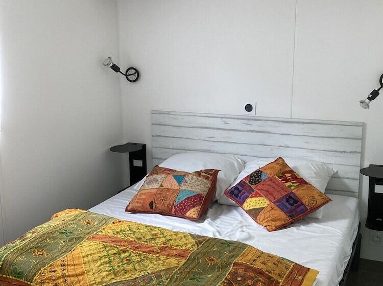 ホテル Camping Le Lac O Fées